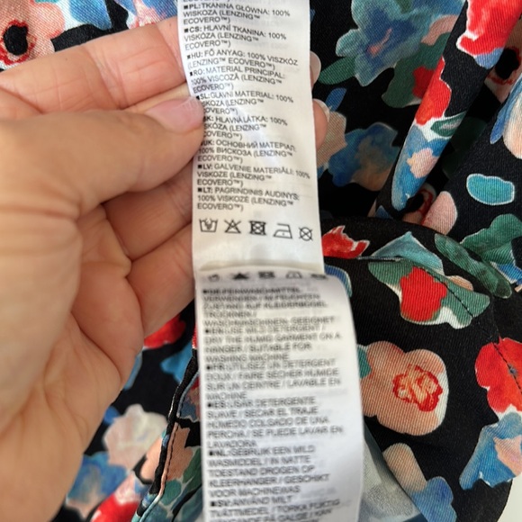 Floral short-sleeve blouse - Picture 5 of 8